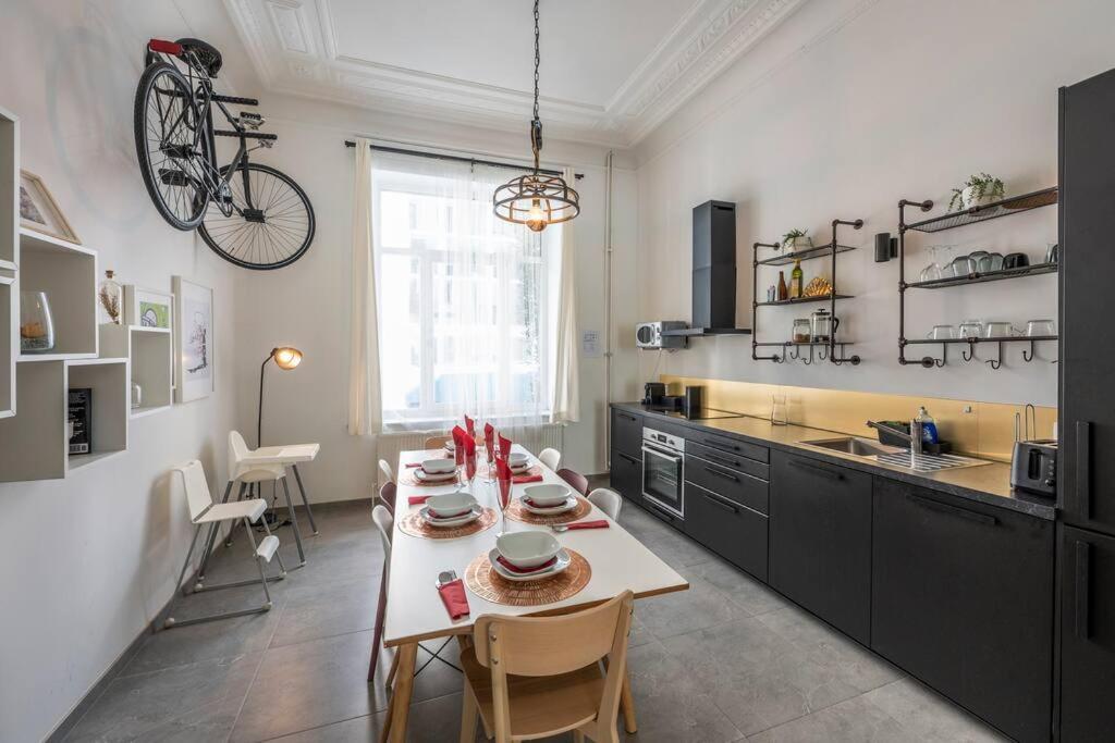 Superb 3 Bedroom & 3 Bathroom Duplex In Brussels City Centre Kültér fotó